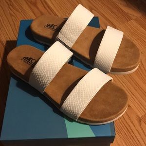Brand New! White Mountain: Cliffs sandals